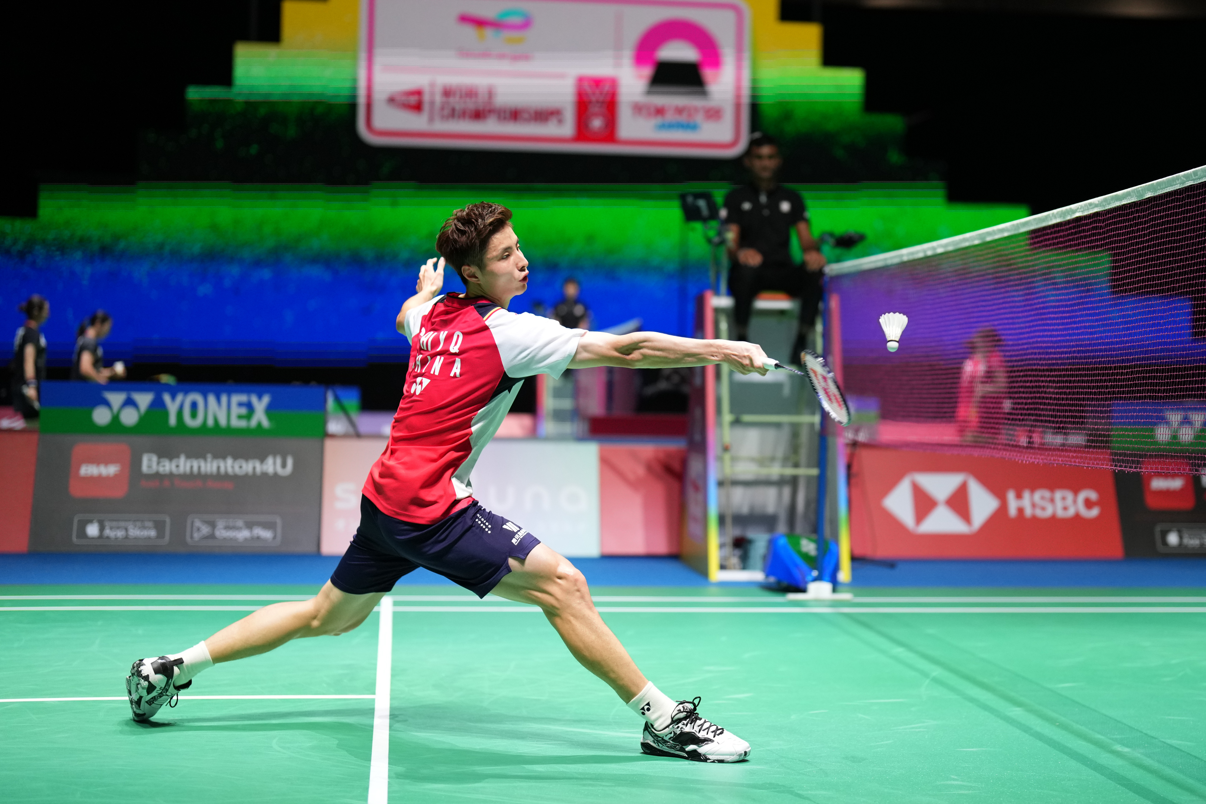 与地面平行 与地面平行