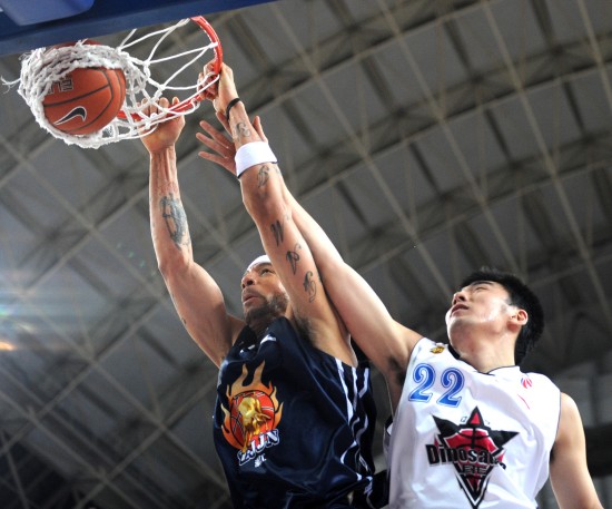 在右侧压迫 在右侧压迫